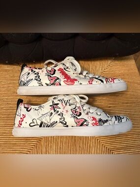 Guess WG Goodly Graffiti Graphics Sneakers White Red Black, Size 7